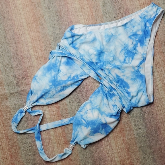 FashionNova 2X Watching The Wave Strappy Wrap plunge one piece swim suit NWT - Picture 3 of 10